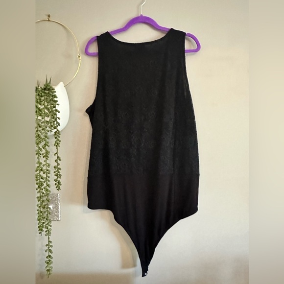 Torrid black sleeveless lace v neck strappy bodysuit EUC size 3 - Picture 3 of 6